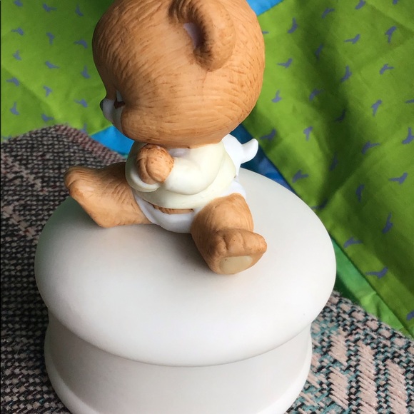 Beary Cute Keeper Porcelain baby Trinket Box - Picture 6 of 8